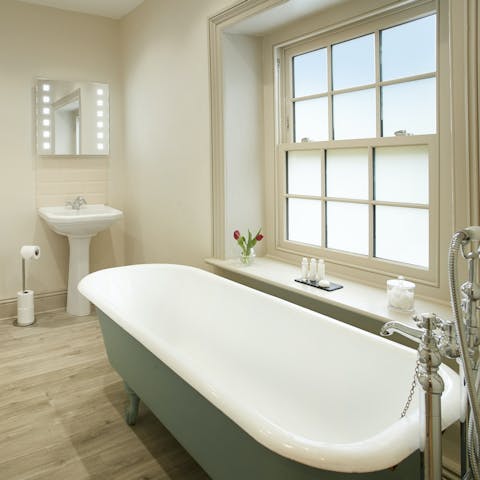 Relax in the tub after a day spent hiking or cycling