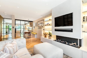 Tropical Chiswick image 8