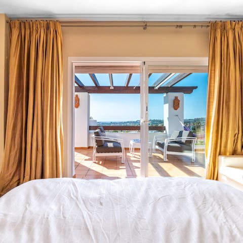 Wake up in the light-filled main bedroom and pad out to the balcony to enjoy a coffee in the fresh air