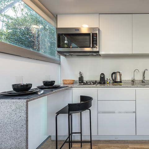 Cook to your heart's desire in this fully equipped kitchen