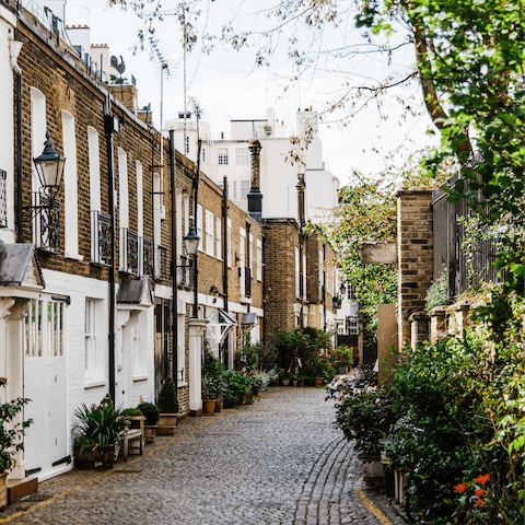 Take a fifteen-minute walk to the exclusive neighbourhood of Chelsea