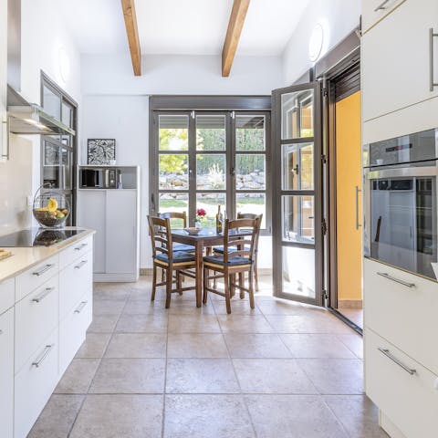 Enjoy a sunny spot for family breakfasts in the kitchen