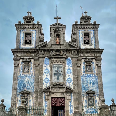 Admire the blue-tiled Igreja de Santo Ildefonso, just a three-minute walk away