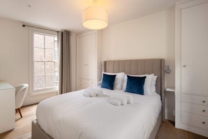 Midnight in Mayfair image 15