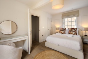 Midnight in Mayfair image 14