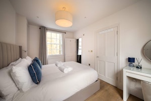 Midnight in Mayfair image 12