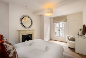 Midnight in Mayfair image 11