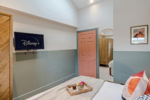 Redland Chic image 4
