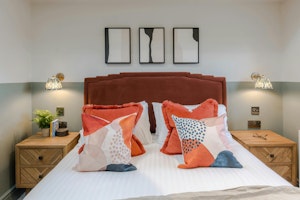 Redland Chic image 3