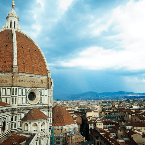 Plan a day of sightseeing in Florence, within driving distance of the home