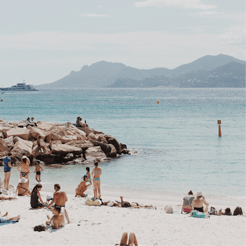 Make the most of sunny days on Juan les Pins, minutes away