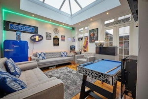 Quaint Coastal Getaway image 8