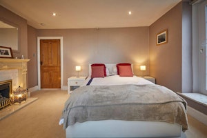Quaint Coastal Getaway image 6