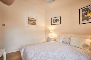 Quaint Coastal Getaway image 3