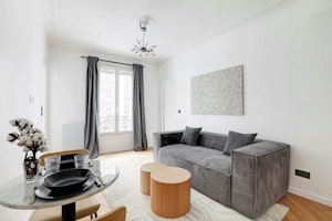 Vincennes Modern image 1