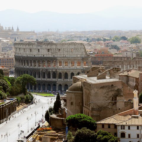 Walk to the Colosseum in just ten minutes