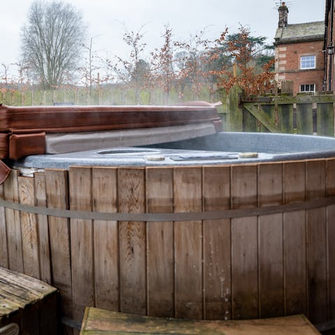 Take a post-hike dip in the wooden-clad hot tub
