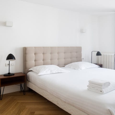 the minimalist-chic bedrooms