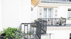 The Balcony Border image 9