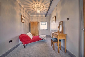 Dorian Grey Cottage image 2