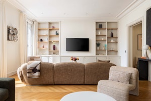 Elegant Avenue Living image 15