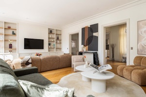 Elegant Avenue Living image 14