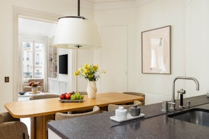 Elegant Avenue Living image 12