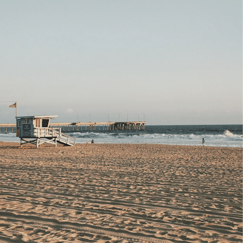 Walk ten minutes to reach the soft sanded beaches of Santa Monica