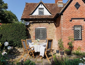 A Charming Cottage image 12