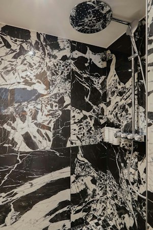 Queen of the Moment image 6