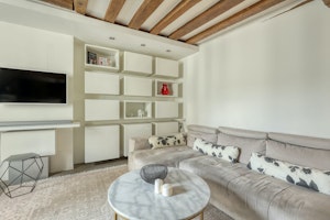 Modern Chic image 9
