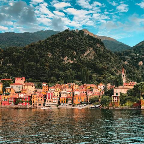 Enjoy a picturesque boat tour around Lake Como