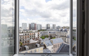 The Paris Mover image 3