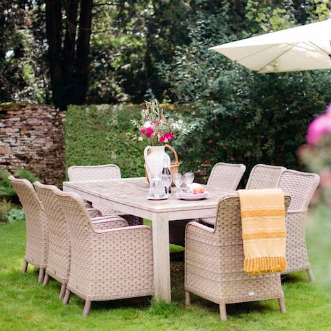 Gather in the garden for an alfresco Sunday lunch on the lawn