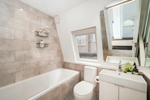Chelsea Shine image 7