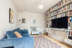 Dalston Deluxe image 6