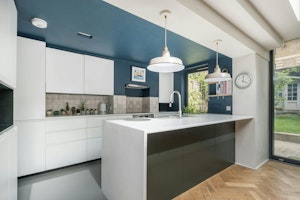 Dalston Deluxe image 2