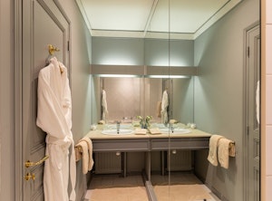 Lalique & Vines image 15