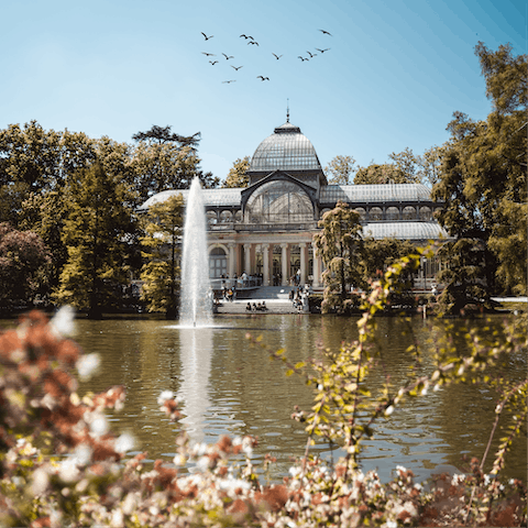 Take in the lake views as you stroll around El Retiro Park