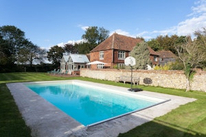 Lavish Retreat image 10