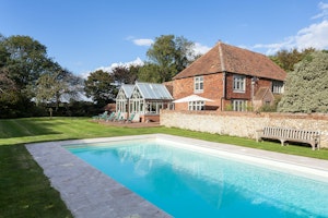 Lavish Retreat image 7