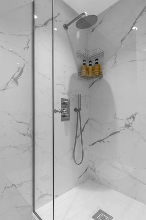 A Pad in Kensington image 9
