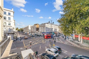 A Pad in Kensington image 8