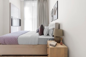 A Pad in Kensington image 3