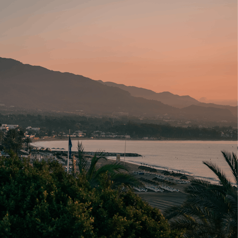 Experience the best of both worlds in Marbella, with close proximity to Puerto Banús and La Concha mountain
