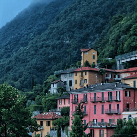 Stay in Moltrasio, a fifteen-minute drive from Como