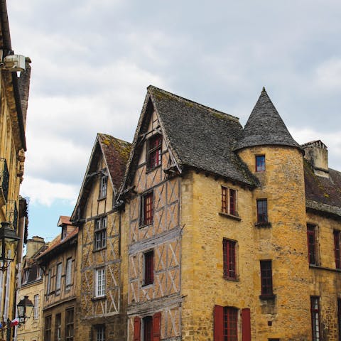 Drive to beautiful Sarlat in just twenty-five minutes for all the shops and restaurants you could need