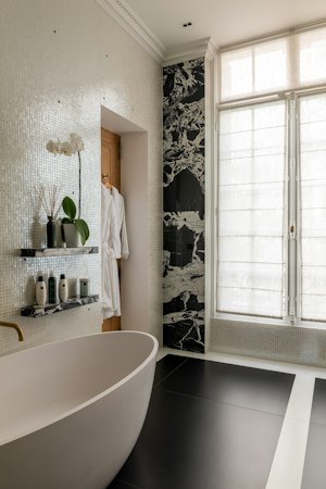 Parisian Secrets image 12
