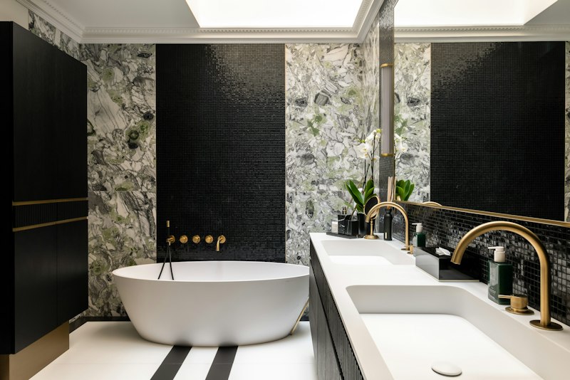 Parisian Secrets additional image