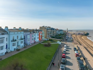 Seaside Shine image 3